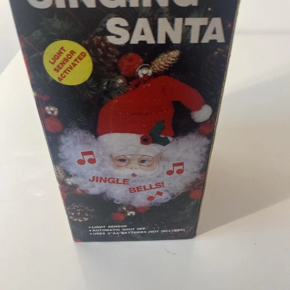 Vintage Christmas Singing Santa Head Light Sensor Jingle Bells Holiday Greetings